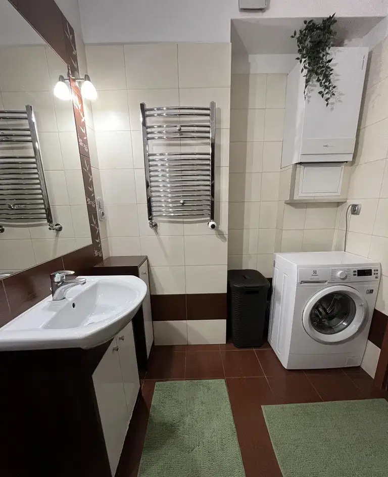 Mieszkanie w domku z balkonem, garażem - zdjęcie 5