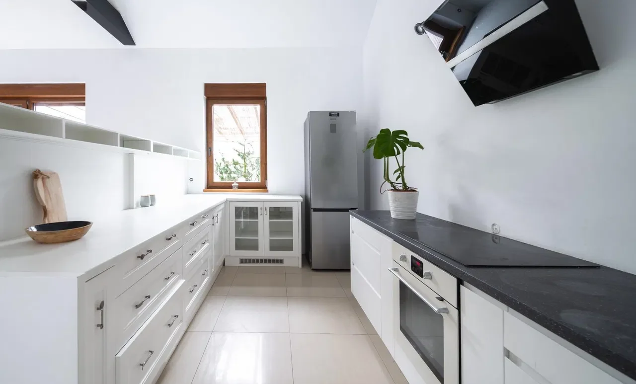 Parterowy Dom 330 m² z patio i leśnym ogrodem - zdjęcie 8