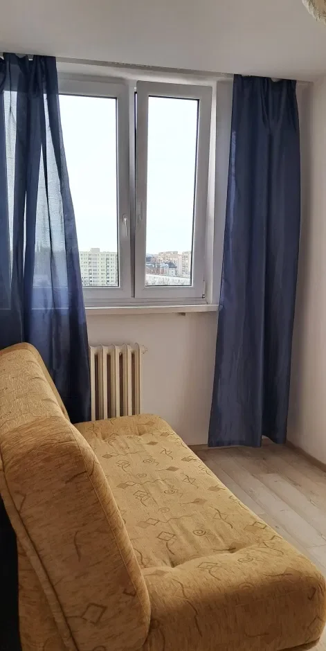 Słoneczny pokój w mieszkaniu dwupokojowym - zdjęcie 3