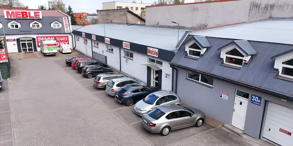 Nieruchomość do wynajęcia, 700m2, z parkingiem przed budynkiem - zdjęcie 2