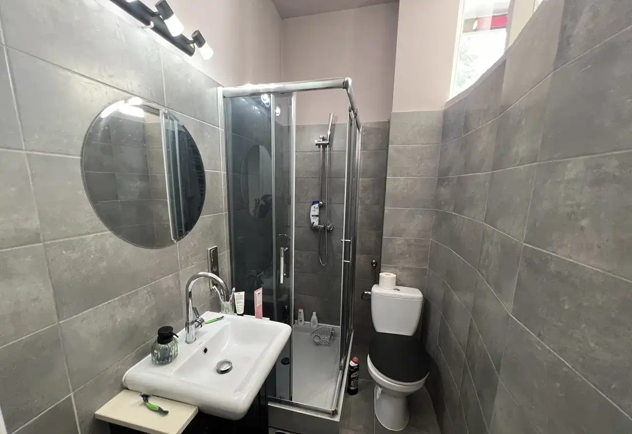 Przestronne 2 pokoje w domku, parking, duży ogród, blisko METRA - zdjęcie 7