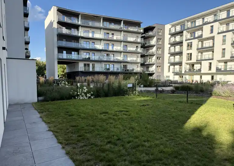 Nowoczesne mieszkanie 51 m² z ogródkiem 180 m² - zdjęcie 7