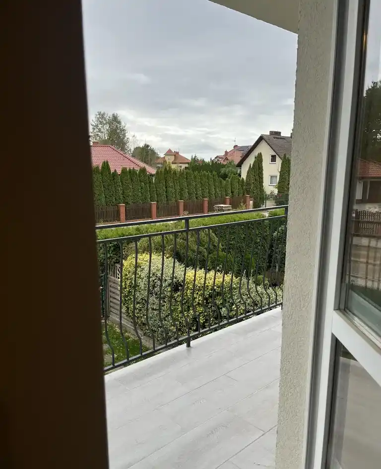Mieszkanie w domku z balkonem, garażem - zdjęcie 8