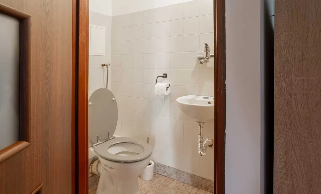 Duży pokój jednoosobowy z balkonem - zdjęcie 5