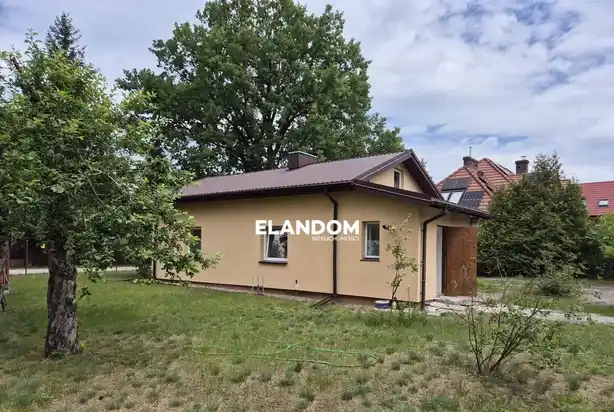 Dom parterowy na ogrodzonej działce. - zdjęcie 2