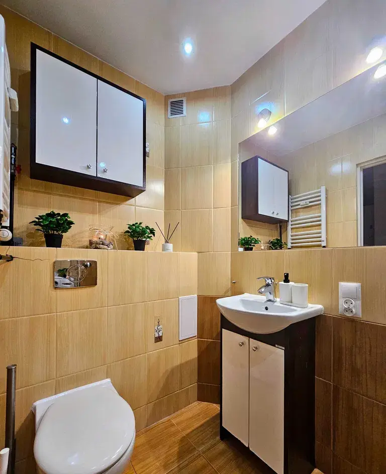 Klimatyzowana kawalerka z balkonem — Katowice Centrum, 30 m², 2 minuty od Mariackiej - zdjęcie 6
