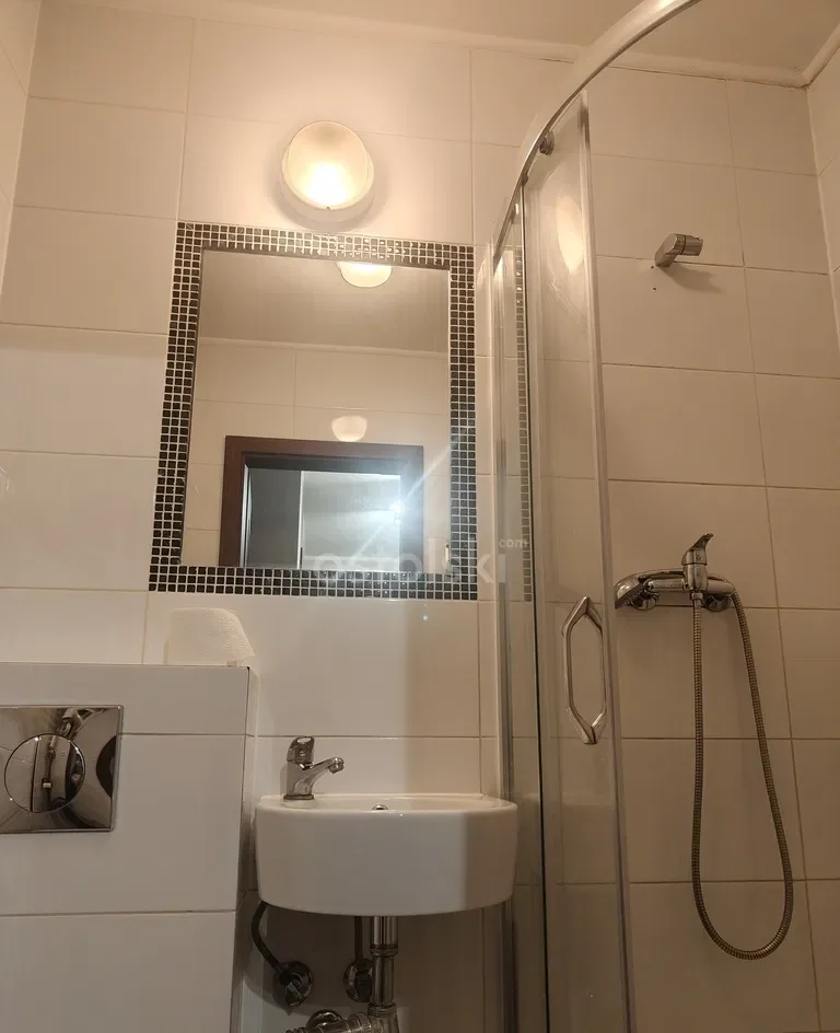 Niezależny układ pomieszczeń z balkonem - zdjęcie 10