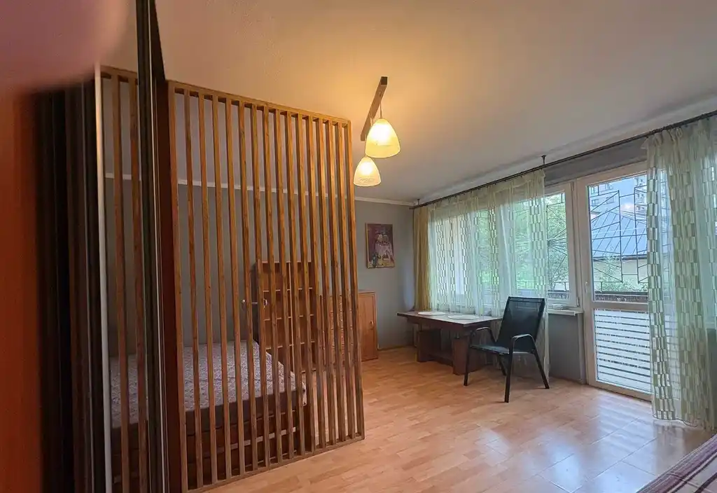KAWALERKA 36m /pokój z jasną kuchnią /