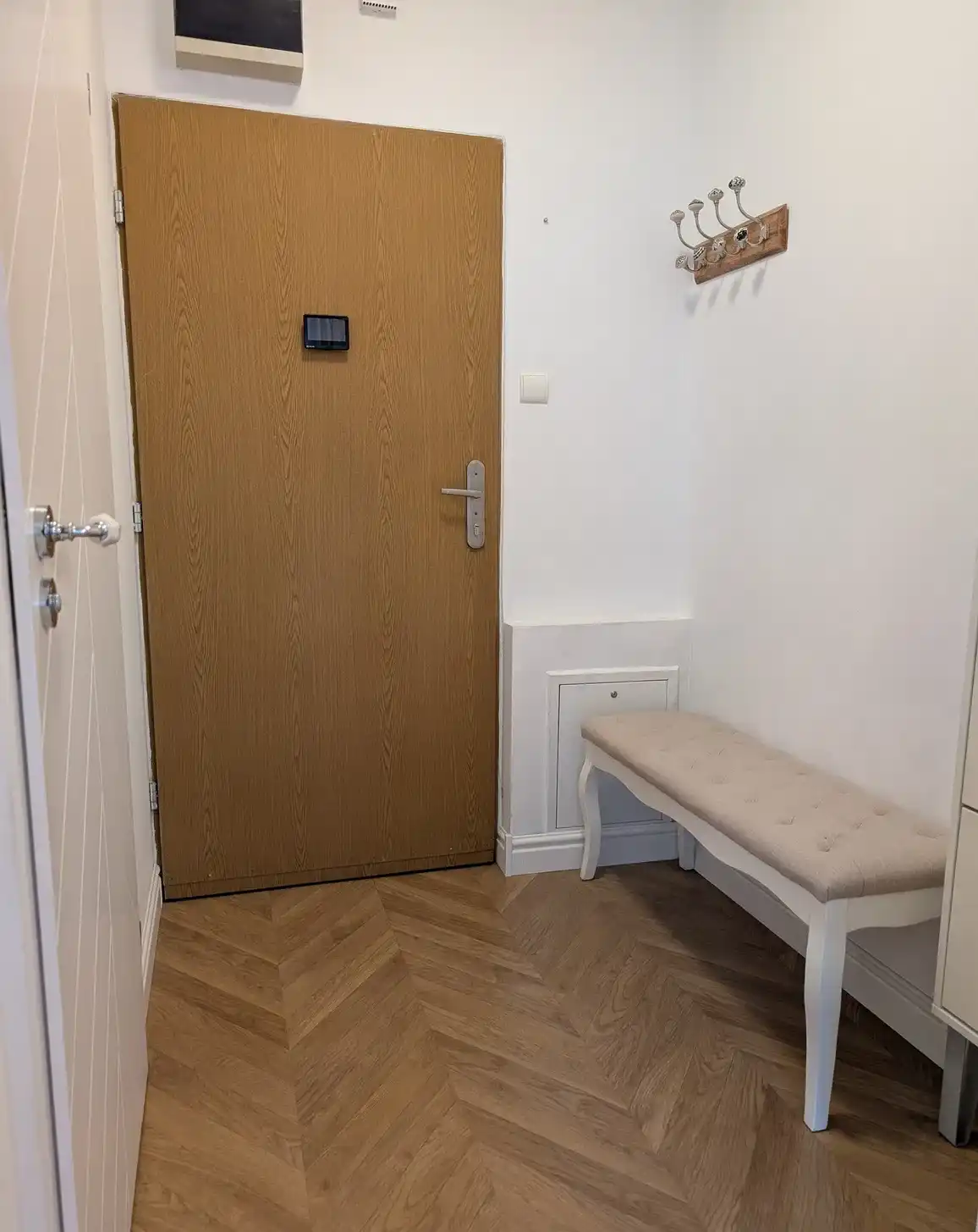 Klimatyczna kawalerka z gigantycznym tarasem (33 m²) – 3 min od Metra - zdjęcie 7