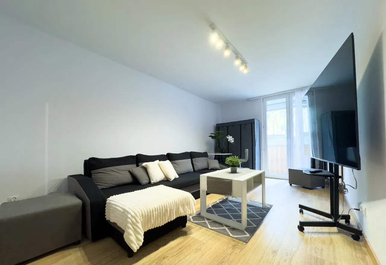 Przestronny 3 Pokojowy Apartament | Balkon | Parking | Torbyd