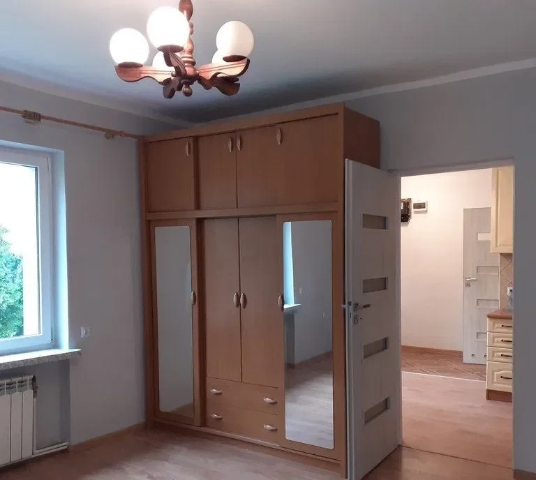 Domek 44m2 po remoncie + podwórko 300m2 Karczew - zdjęcie 2