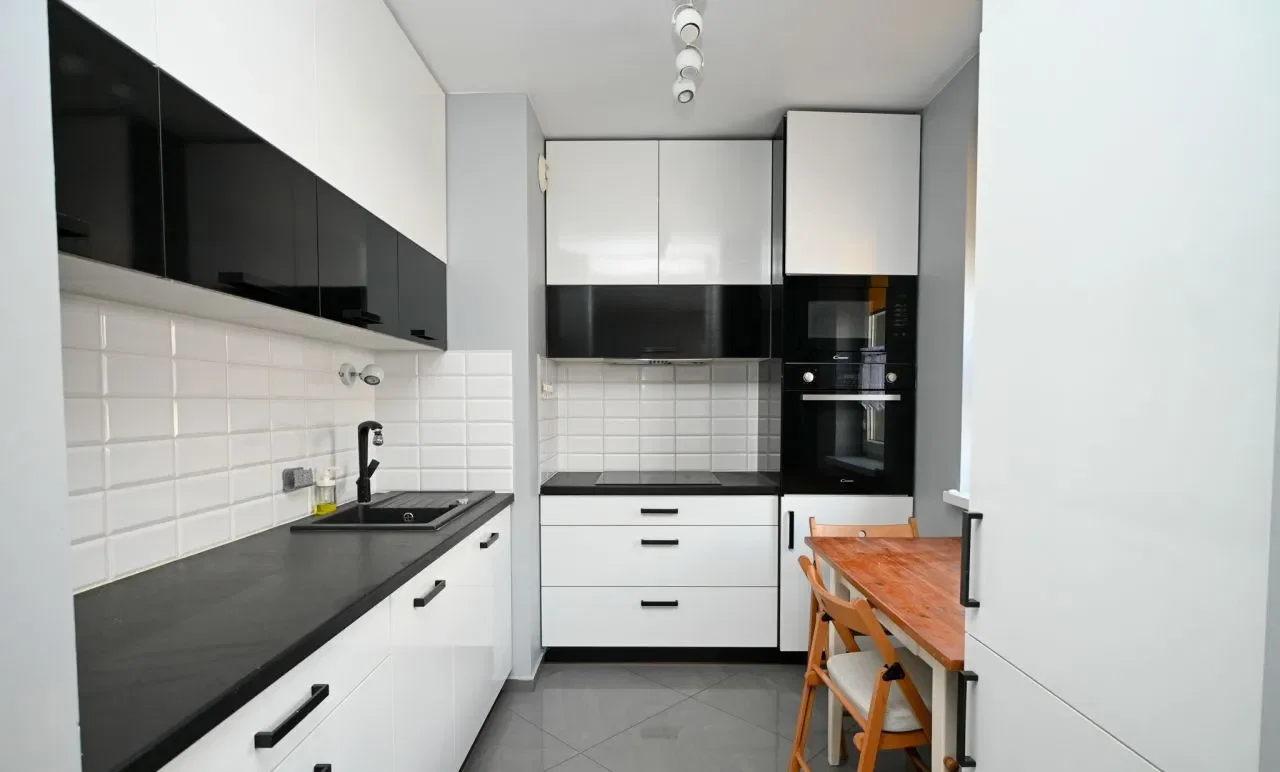 Nowoczesne Studio Ul.Poznańska + balkon - zdjęcie 6
