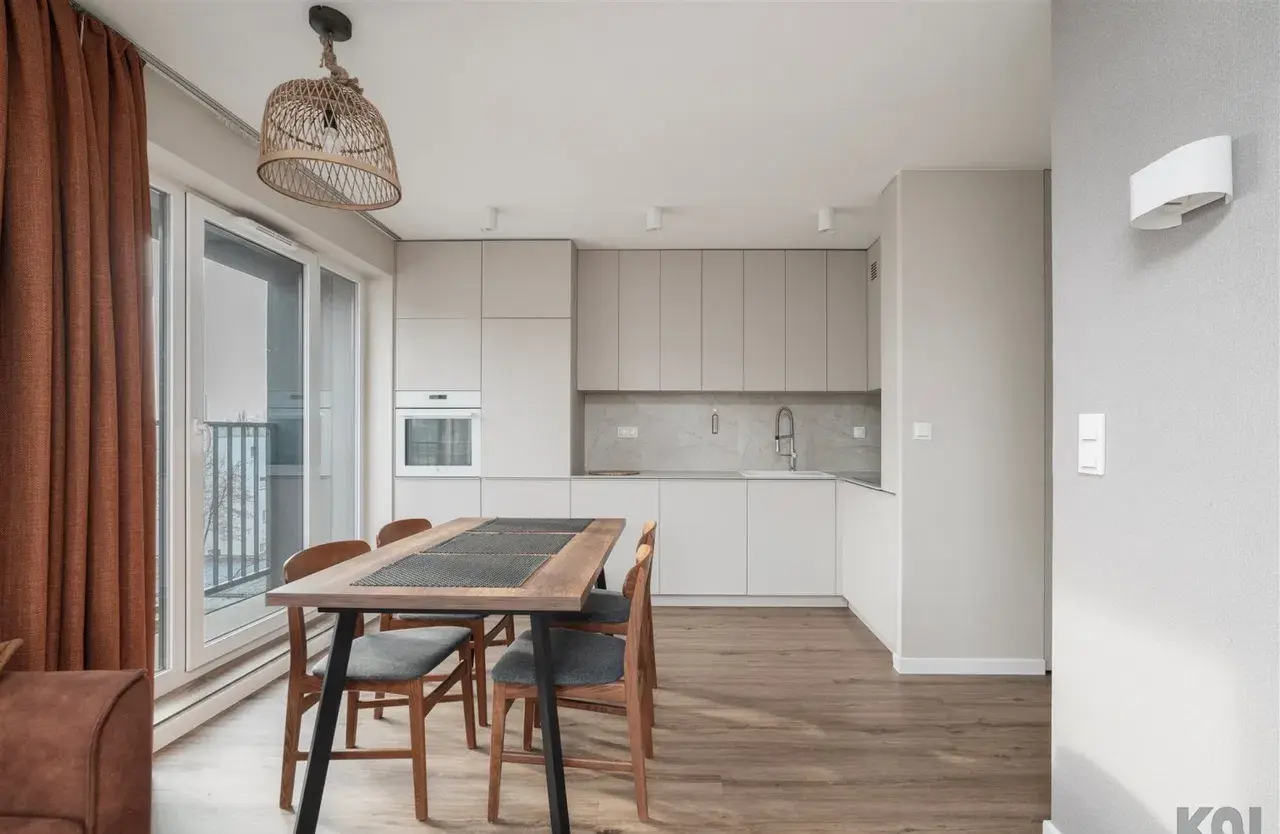 Nowoczesny, słoneczny apartament w centrum - zdjęcie 9