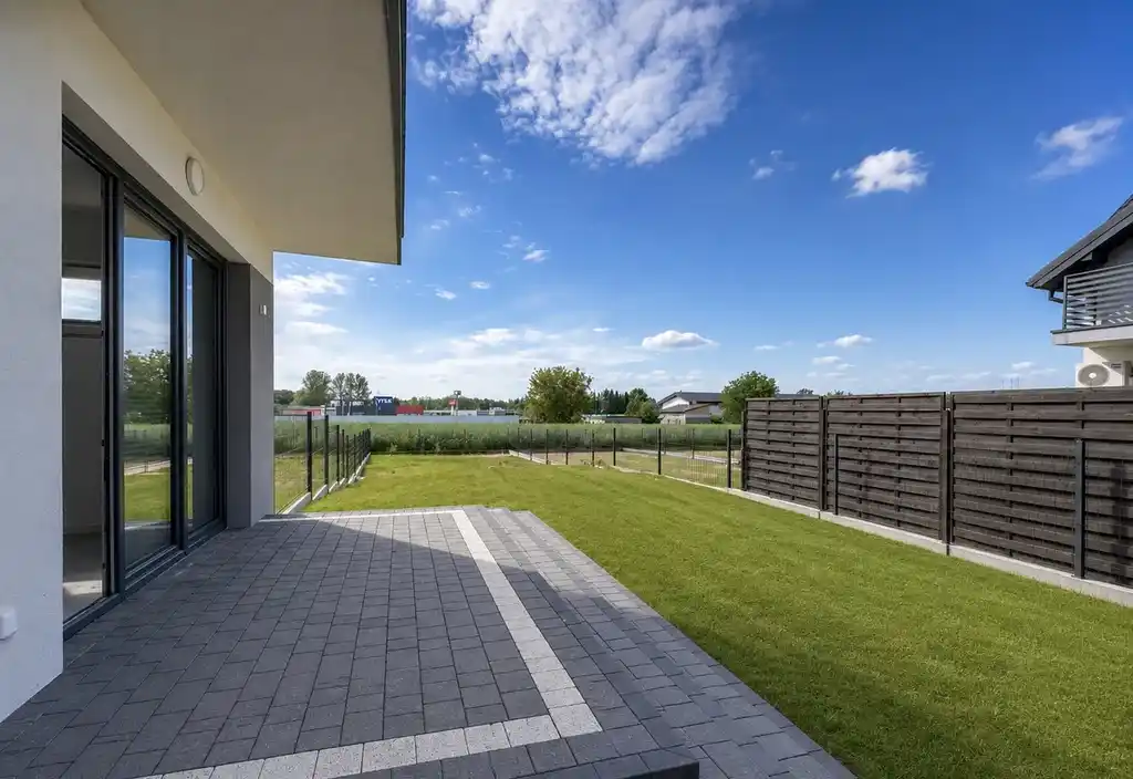 Zostań pierwszym najemcą ! Rodzinny, komfortowy dom z dużym ogrodem - zdjęcie 2