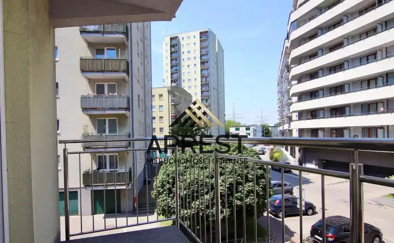 3 pokoje z osobną kuchnią i balkonem - zdjęcie 4