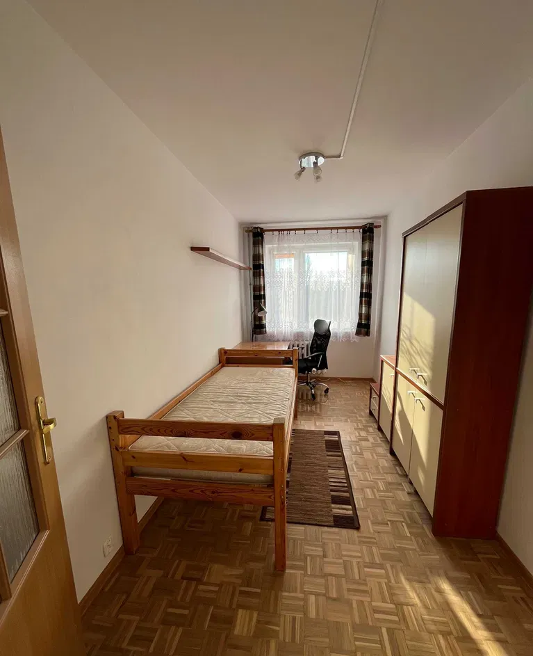 Duży pokój z garderobą na poznańskim Grunwaldzie; spokojnie, cicho i zielono - świetnie skomunikowana lokalizacja! - zdjęcie 2