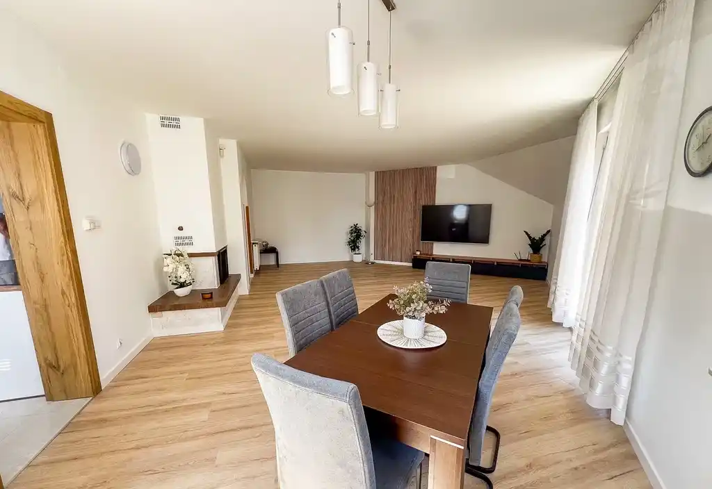 Dom po remoncie 250 m² ogród garaż Bluszczowa - zdjęcie 3