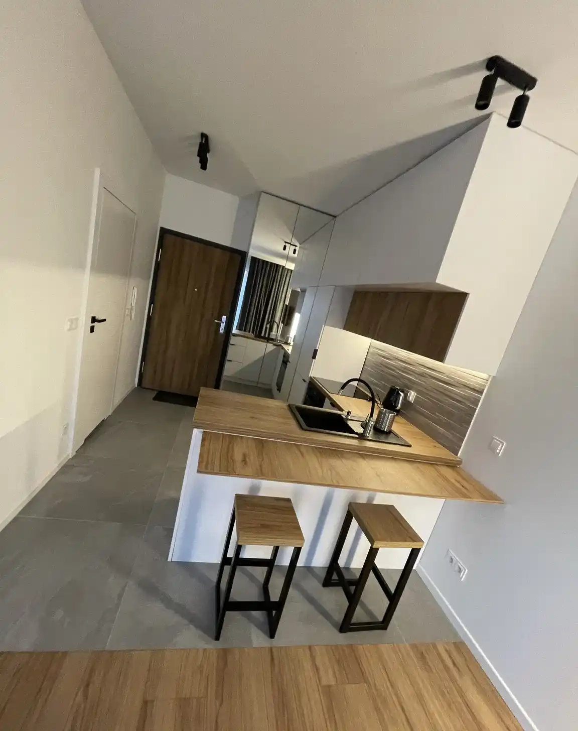 Jasna kawalerka 27 m² – ul. Bluszczowa (blisko PKP Gocławek) - zdjęcie 6