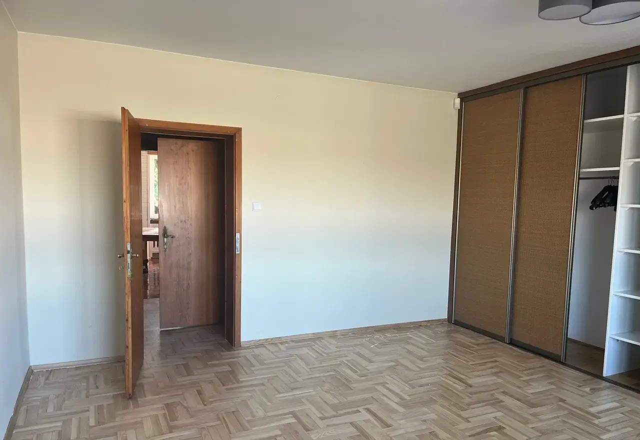 Przestronny ,zadbany dom z pięknym dużym ogrodem. - zdjęcie 10