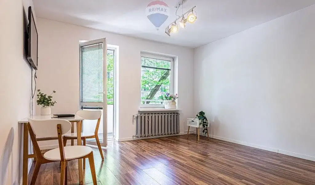 Wygodna kawalerka osobna kuchnia duży balkon - zdjęcie 7
