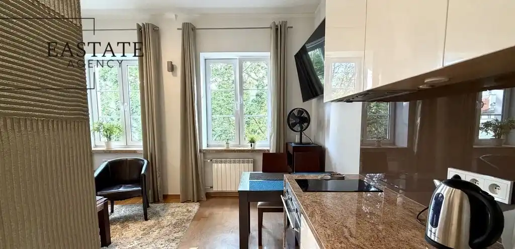 Elegancki apartament przy Krakowskim Przedmieściu - zdjęcie 8