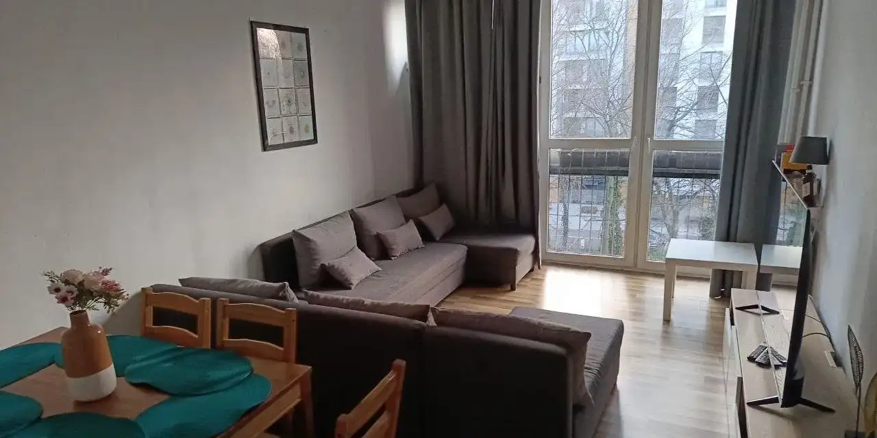 Mieszkanie w Śródmieściu – Zadbane i W pełni Wyposażone - zdjęcie 2