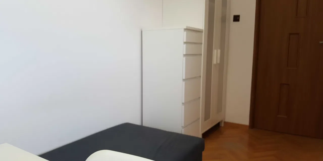 BIELANY pokój z balkonem - zdjęcie 2