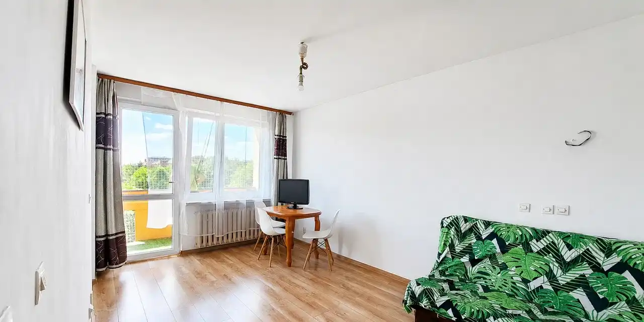 1 pokojowe z dużym balkonem, windą, ok 2400zł z opłatami