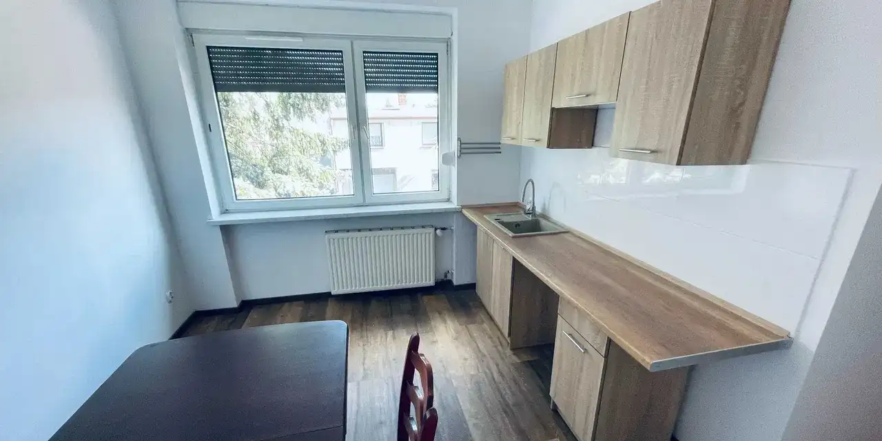 Dom z pełnym wyposażeniem / 10 pokoi / 3 łazienki / 2 kuchnie / pracownicy - zdjęcie 8