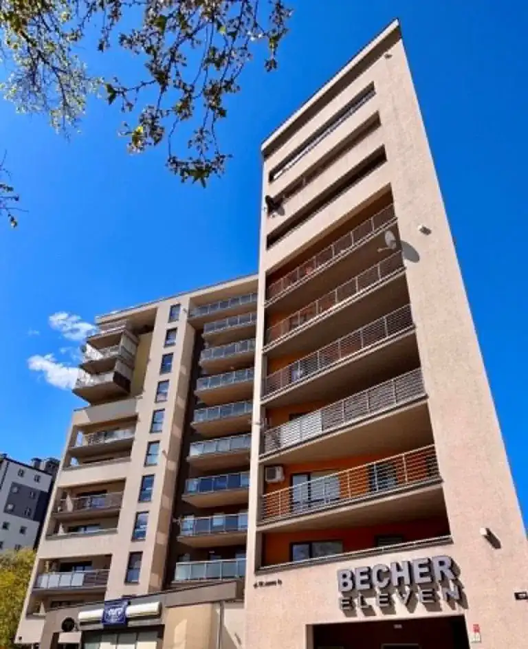 Dwa pokoje z pięknym widokiem w apartamentowcu - zdjęcie 2