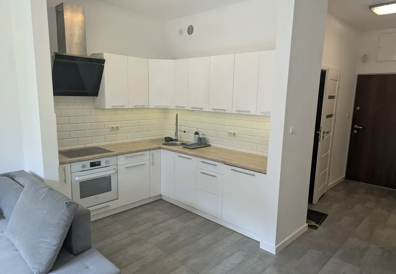 Do wynajęcia kawalerka 38 m² z ogródkiem – Sarmacka 13, parter - zdjęcie 2
