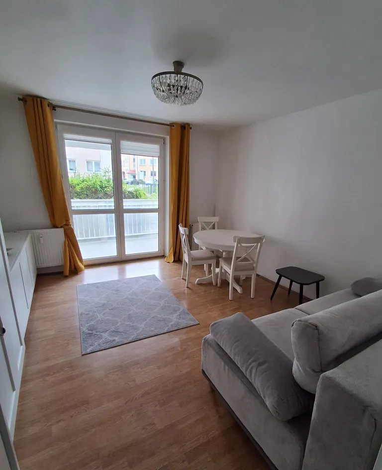Wynajem mieszkania z balkonem w Jarotach - zdjęcie 5