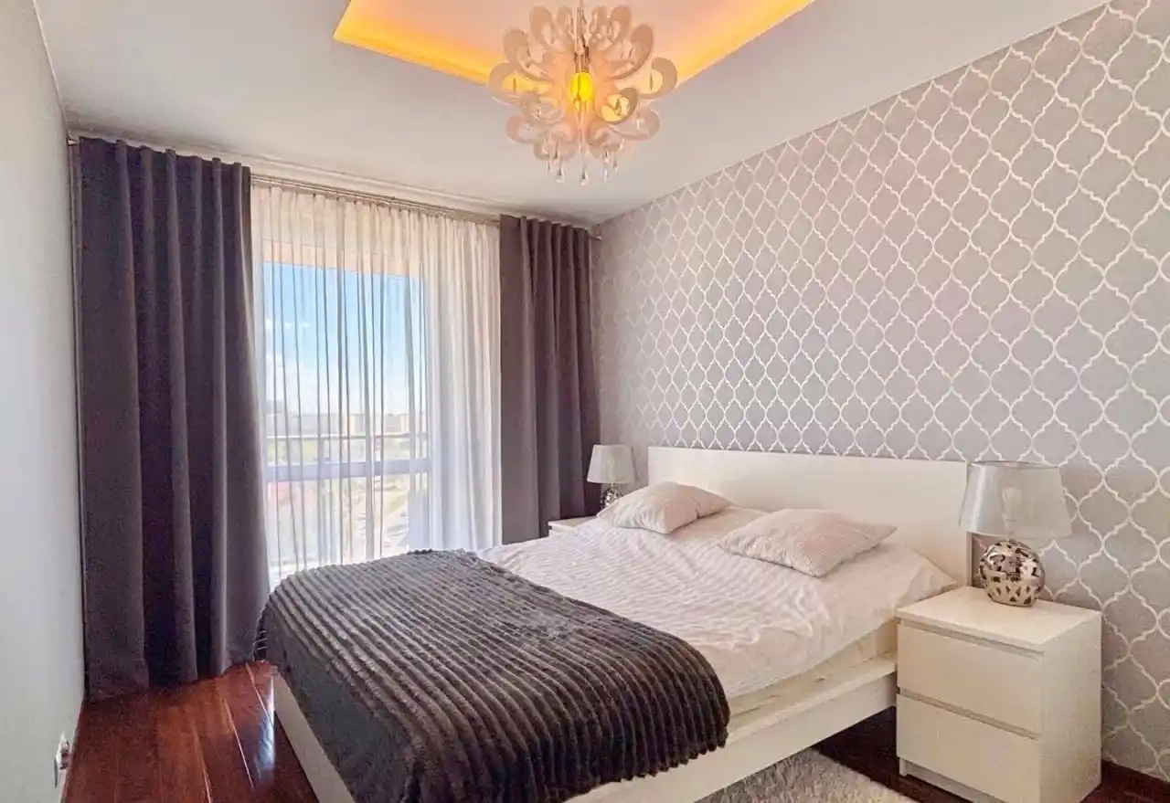 Dwa pokoje z pięknym widokiem w apartamentowcu - zdjęcie 4