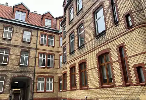 Klimatyczne, przestronne mieszkanie w kamienicy - zdjęcie 9