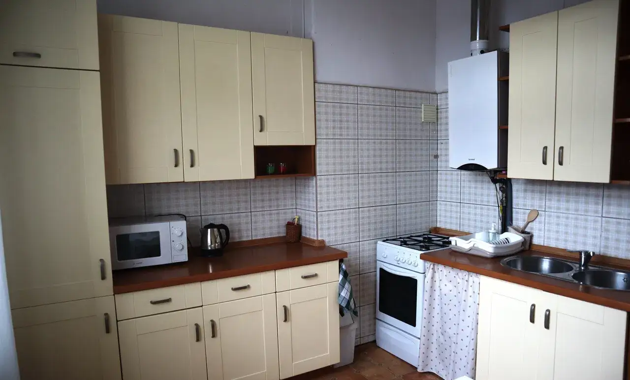 Pokój w mieszkaniu 3-pokojowym, centrum miasta - zdjęcie 4