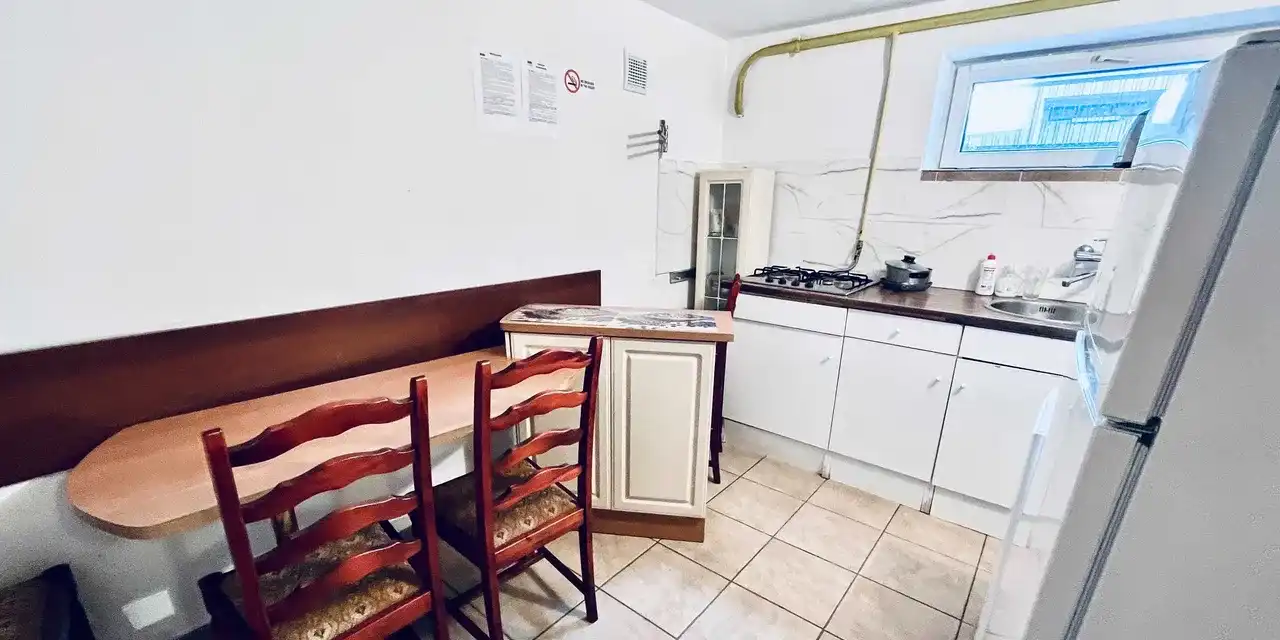 Dom z pełnym wyposażeniem / 10 pokoi / 3 łazienki / 2 kuchnie / pracownicy - zdjęcie 4