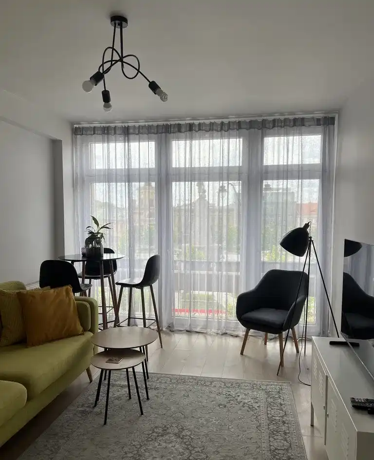 Dwupokojowe mieszkanie przy Placu Wolności w Łodzi - zdjęcie 2