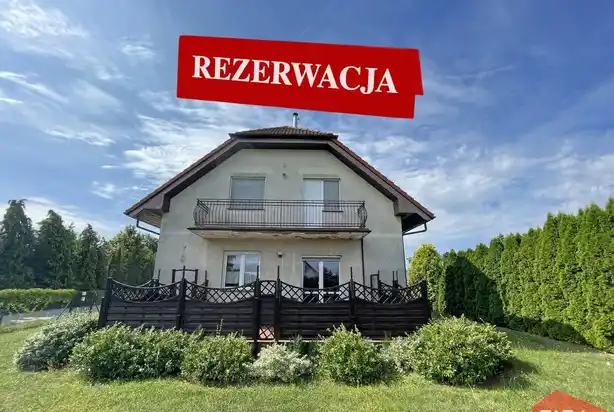 Wygodny dom z dużym ogrodem i garażem
