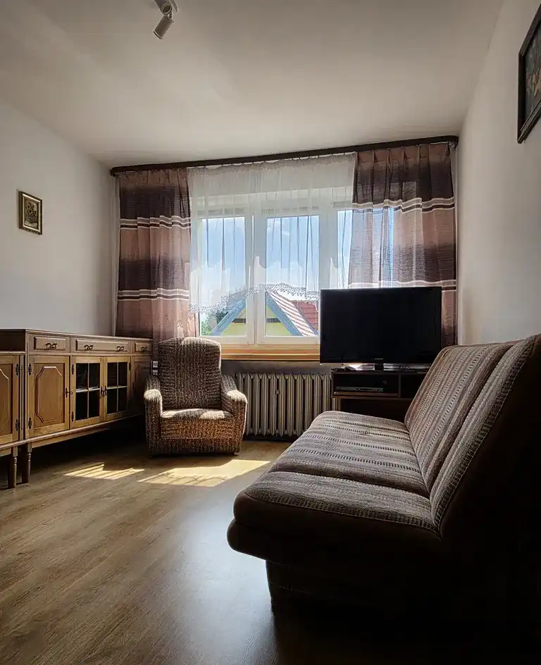 Komfortowy dom wolnostojący z garażem i ogrodem w Gliwicach - zdjęcie 9
