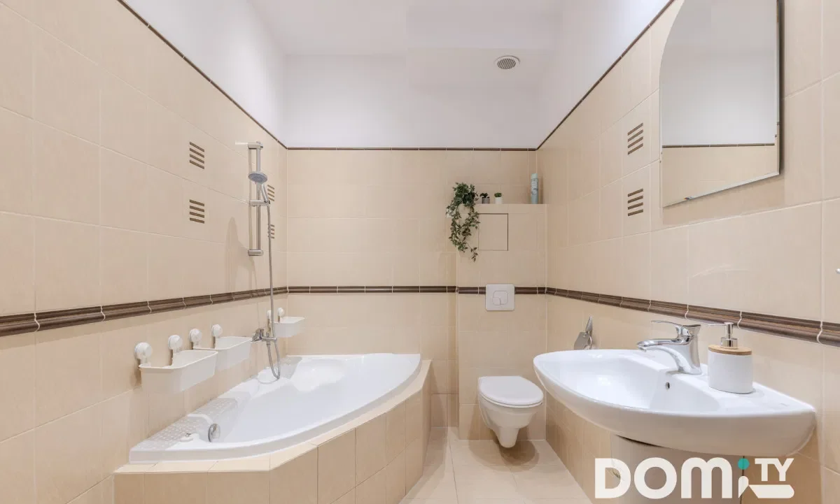 Przestronne, duża komórka lokatorska, balkon - zdjęcie 4