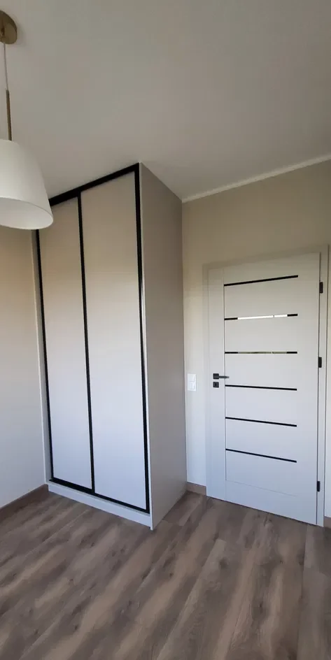 Nowe słoneczne mieszkanie 40 m² z balkonem garażem komórką lokatorską - zdjęcie 9