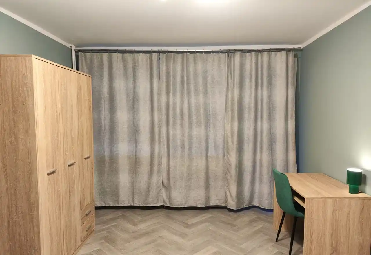 Niezależny, duży słoneczny pokój z balkonem - dostępny od zaraz - zdjęcie 4
