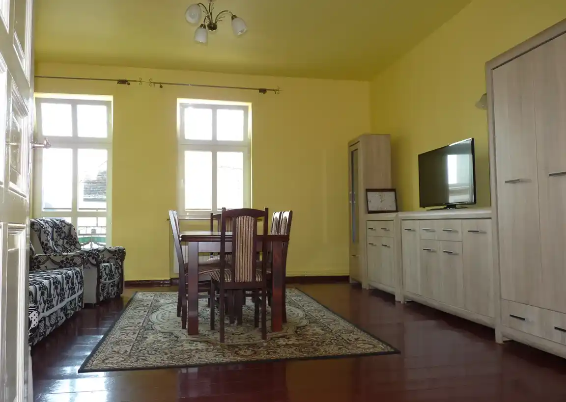 Przestronne, wygodne mieszkanie z balkonem. Szamotuły, centrum.