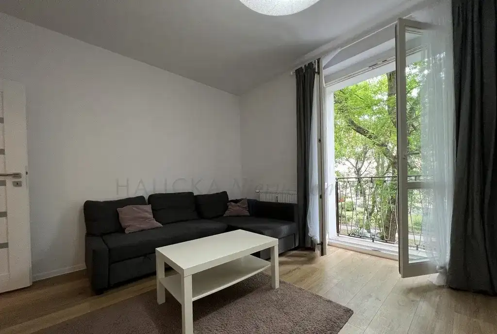 Kawalerka z osobną kuchnią, balkon - zdjęcie 2