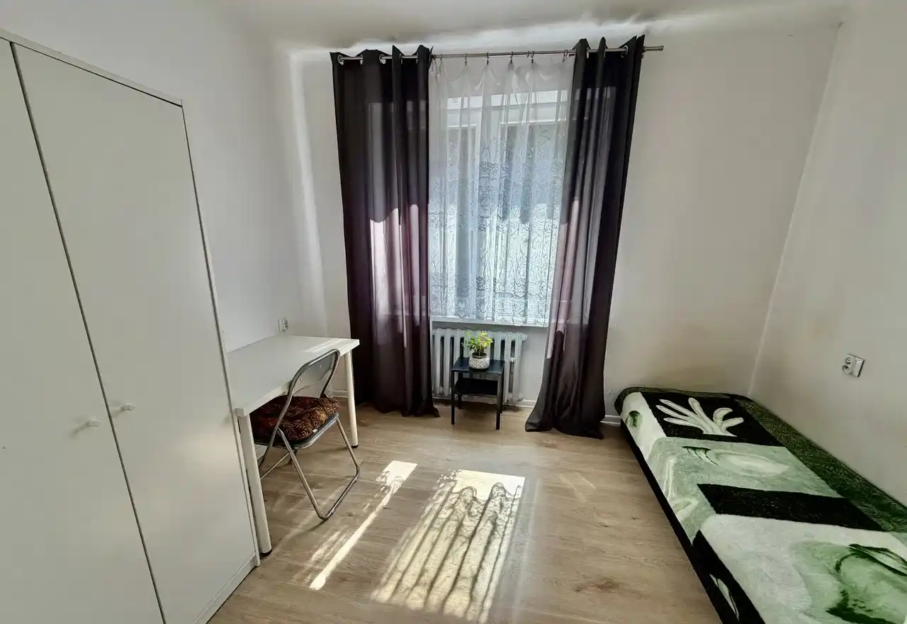 Do wynajęcia  przytulna, umeblowana kawalerka, blisko centrum, parking - zdjęcie 9