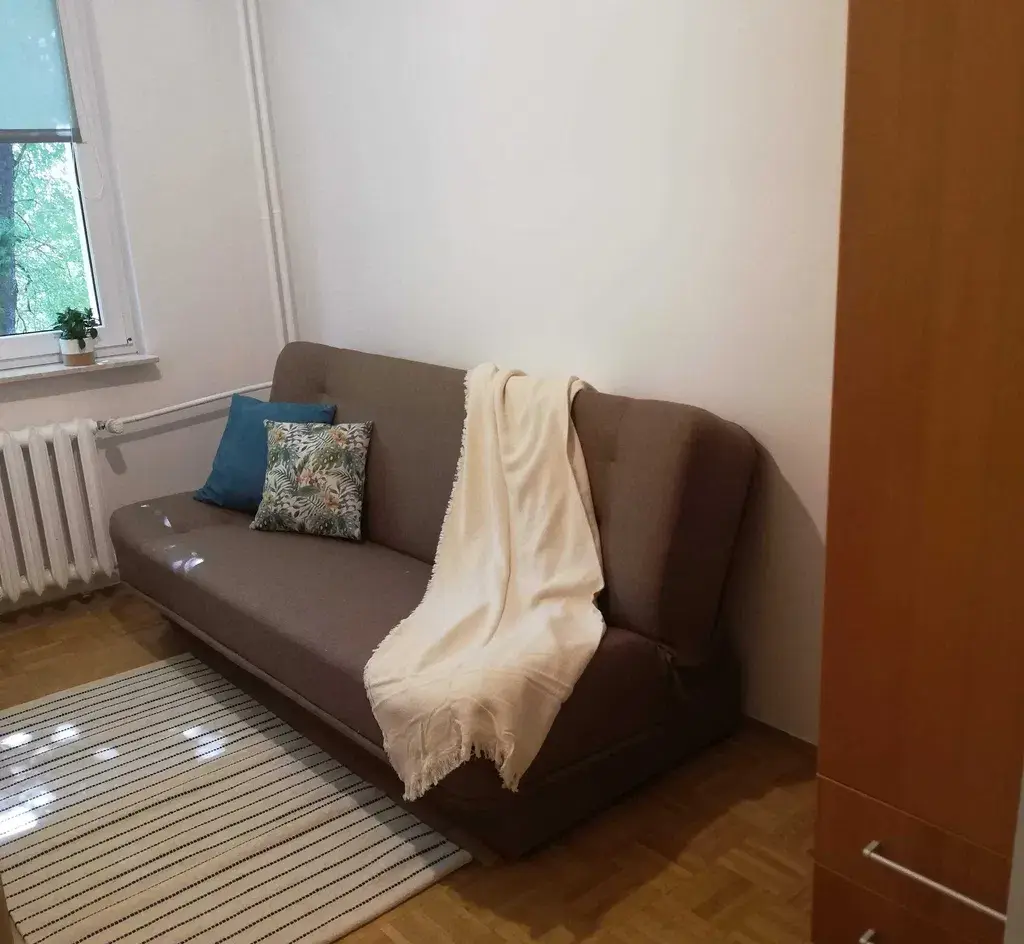 Pokój do wynajęcia dla kobiety/studentki, ul. Dybowskiego 1 - zdjęcie 2