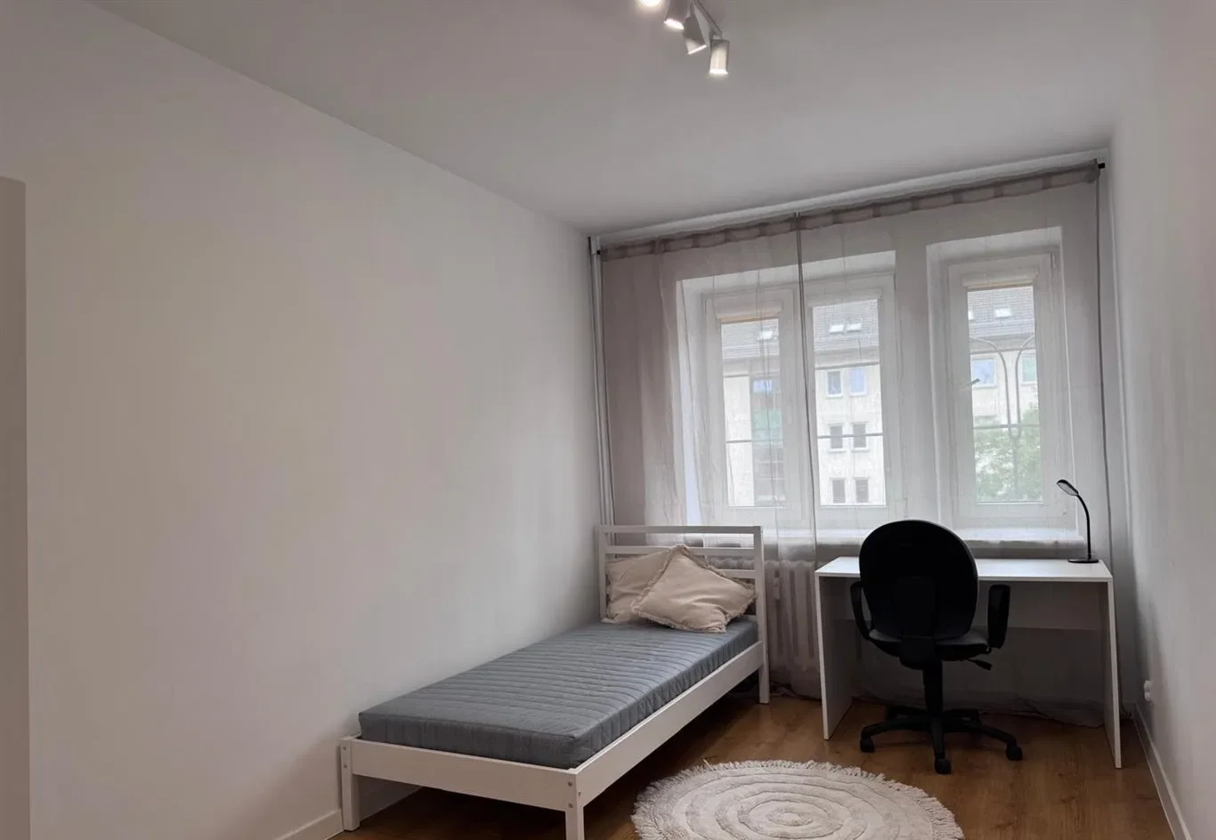 Komfortowe 4 pokojowe mieszkanie na wynajem - zdjęcie 7