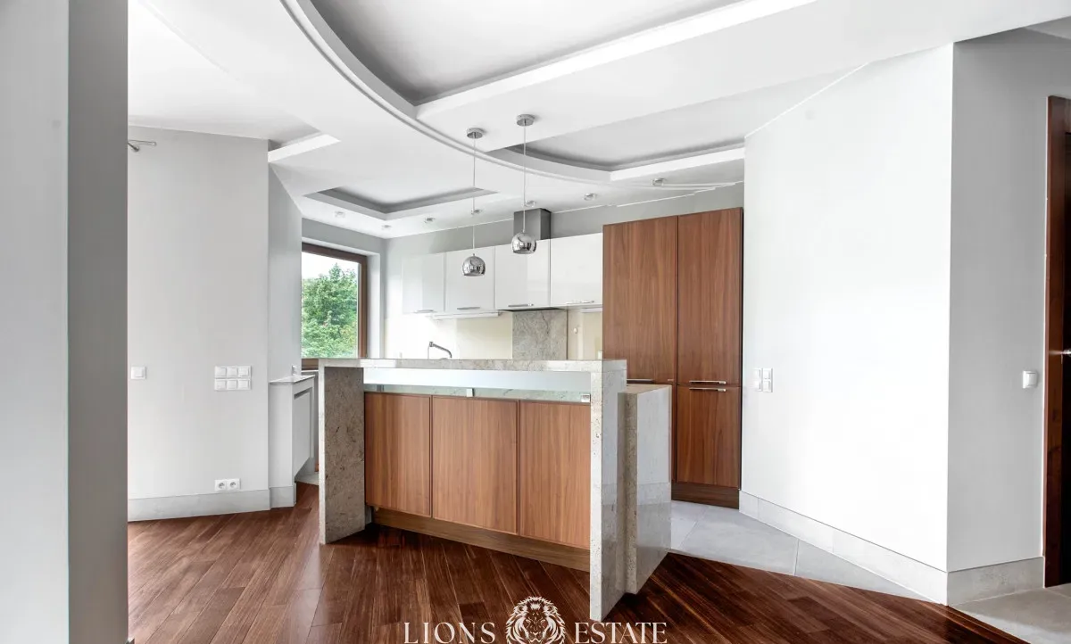 Nowoczesny apartament przy Łazienkach Królewskich w Warszawie - zdjęcie 3