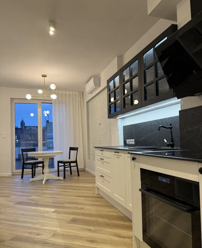 Elegancka kawalerka premium z KLIMATYZACJĄ i balkonem – Garbary 32