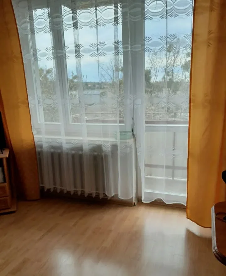 Duża kawalerka na wynajem w Chełmie przy ul. Wolności - zdjęcie 3
